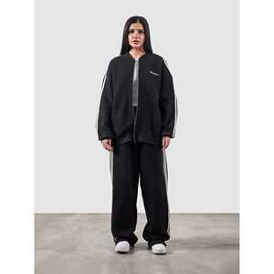 เสื้อท็อปเฮอริเทจผ้าถักระบายอากาศได้ดีทรงโอเวอร์ไซส์สีดำ - Product Image 3