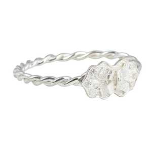 สร้อยข้อมือเงินแท้ 925 แบบสองเส้นบิดเกลียวประดับริบบิ้นและหิน ดีไซน์แฟชั่นเทนนิส - Product Image 1