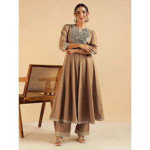 Conjunto de Túnica y Pantalones Palazzo de Manga Tres Cuartos en Crepé de Algodón Puro Color Beige para Mujer, Ropa Fusion - Product Image 6