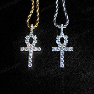 Colgante de Cruz totalmente helado personalizado unisex estilo hip hop moissanita con plata de ley y chapado en oro para fiestas - Product Image 1