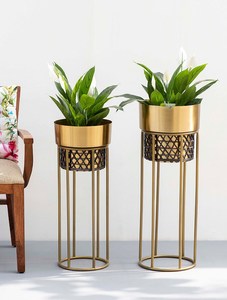 Meilleure vente jardinière en métal unique faite à la main nouveau Design jardinière en fer décor de jardin suspendu utilisation au sol prix de gros accessoire - Product Image 2