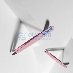 Pinzas aptas para viajes que caben en cualquier bolsa sin dejar de ofrecer una potencia de aseo de alta precisión - Product Image 1