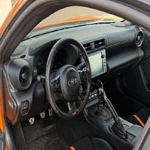 Toyota GR86 2023 SUPER LIMPIO, EDICIÓN ESPECIAL DEL DÉCIMO ANIVERSARIO, LISTO PARA ENVIAR - Product Image 3