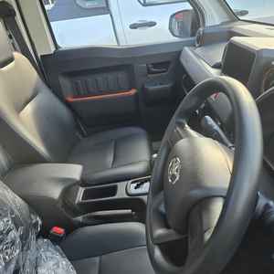 Toyota Hilux Champ Édition Limitée Caméra Électrique Cuir Turbo Aluminium Foncé Alliage Toit Ouvrant Automatique PICKUP Manuel Halogène R17 - Product Image 2