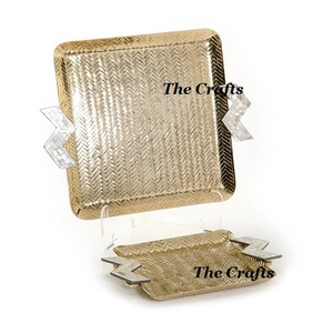 Bandeja de Servicio de Diseño Moderno en Latón y Acero Color Dorado, Bandeja de Comida Personalizada OEM con Patas - Product Image 4