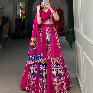 Exquis Gota Patti embelli nouveau papillon lourd rayonne Lehenga Choli imprimé soie vêtements indiens et pakistanais - Product Image 3