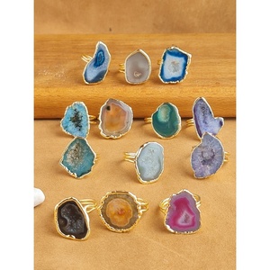 Bagues uniques de style bohème avec accents de pierres naturelles colorées pour la revente dans la catégorie Bracelets et Joncs de mode - Product Image 1