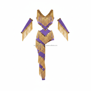 Costume de danse violet élégant avec des accents de franges dorées, tenue de performance à une manche pour femmes avec des manchons assortis - Product Image 2
