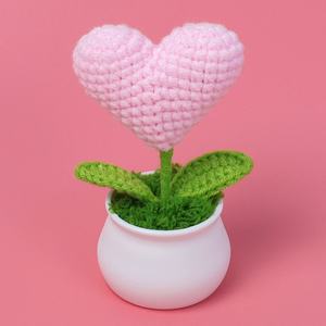 Bouquet de cœurs en crochet fait main – Adorable petite décoration, cadeau pour enseignants et amis – Artisanat textile et tissu fini - Product Image 3
