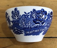 Robuuste, milieuvriendelijke, gepolijste keramische schaal met mooi patroon, aangepaste kleur, logo, klassieke stijl, geschikt voor thuis, hotel en restaurant.