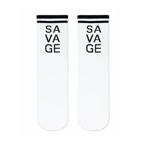 Chaussettes de sport à motif Savage de haute qualité, logo personnalisable sur le revers, respirantes et antibactériennes pour les athlètes en saison automnale - Product Image 1