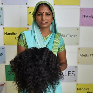 100% Extensions de cheveux humains du Temple indien vierge aligné sur des cuticules brutes non transformées Paquets de vendeur bouclés Styles droits de vague de corps - Product Image 4