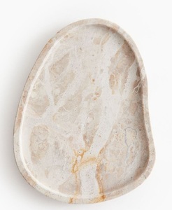 Planche à fromage en bois d'acacia et marbre blanc de forme ronde à gravure italienne avec outils de couteau à fromage - Product Image 3