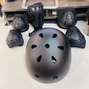 Set di Protezioni Sportive per Bambini da 2 a 7 Anni Include Casco e Protezioni per Ginocchia, Gomiti e Polsi - Product Image 1
