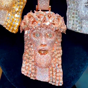 จี้โมอิสซาไนต์สีเงิน 925 ชุบทอง คุณภาพสูง สไตล์ฮิปฮอป แบบสั่งทำพิเศษ ประดับเพชรเต็มตัว ได้รับการรับรองจากผู้ที่สาม สำหรับทุกเพศ - Product Image 4