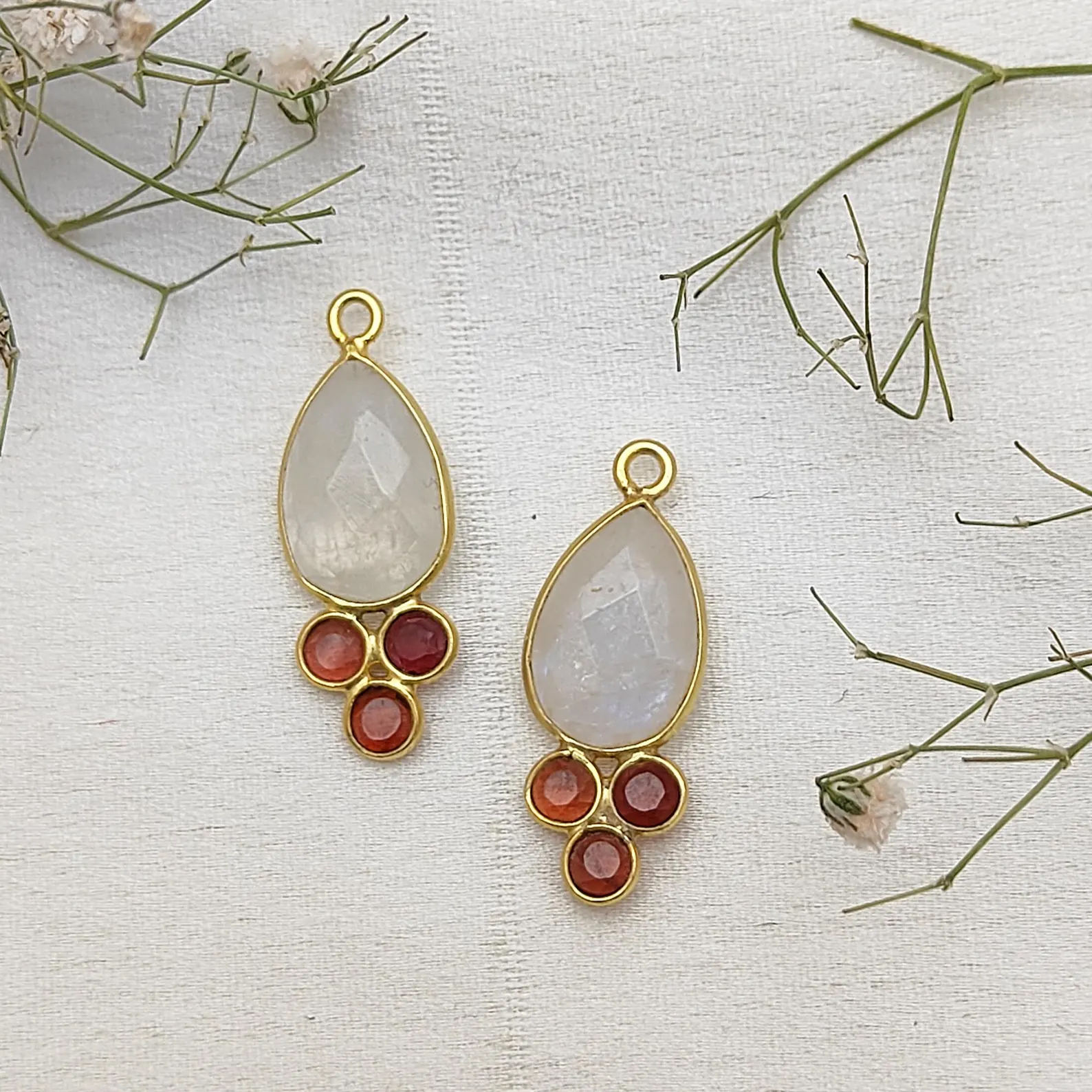 มูนสโตนสีรุ้ง