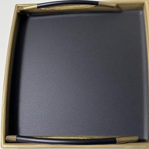 Bandeja de cuero sofisticada con costuras limpias y base resistente, perfecta para servir a los invitados o exhibir vajilla fina - Product Image 5