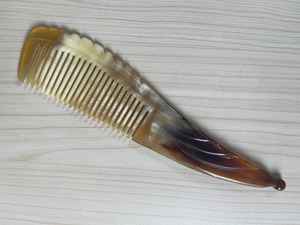 Peine de Pelo de Cuerno Natural Orgánico Hecho a Mano, Pulido, Tradicional, Duradero y de Alta Calidad para un Cabello y Cuero Cabelludo Saludables - Product Image 2