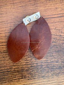 Nueva llegada estilo occidental tallado a mano pendientes de cuero mujeres lindo pendiente de lágrima de moda joyería de moda de cuero - Product Image 4