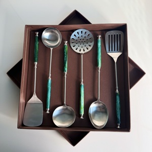 Ensemble de cuisine en acier inoxydable écologique avec manche en résine Royal Moderne Luxe Logo personnalisé Cadeau d'entreprise pour mariage - Product Image 1