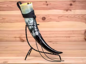 Corne à boire viking de qualité supérieure, écologique, faite à la main en corne de buffle, avec support en fer, style moderne, tasse à bière anti-fuite Saniya - Product Image 4