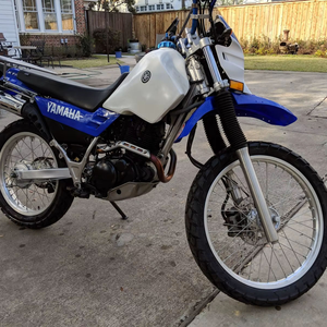 Motocicleta Yamaha XT225 de Doble Propósito, 223cc, Ligera, Rendimiento en Carretera y Todoterreno, Entrega a Domicilio - Product Image 3