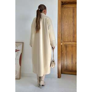 Abrigo Beige de Invierno al por Mayor con Tela Tejida y Detalle en los Puños - Product Image 1