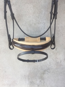 Bride de cheval élégante en cuir marron Bandeau frontal en cristal avec rembourrage crème - Product Image 5