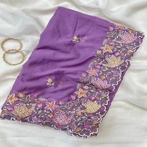 Sari VASTRA COTTAGE Star Georgette avec broderie multi-fils, travail de découpe et chemisier brodé assorti – Tenue de soirée de créateur - Product Image 3