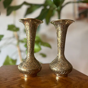 Jarrón Decorativo de Metal Dorado Estilo Real para Exhibición de Eventos de Lujo, Celebración de Bodas, Festivales y Regalos Premium - Product Image 1