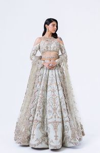Élégant chemisier en soie orné de Resham du Nouvel An 2024 Lehenga Choli avec broderie Dabka Zari pour les mariages et les fêtes - Product Image 2