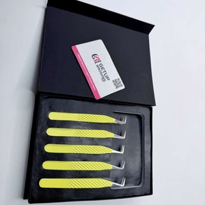 Venta al por Mayor de Pinzas para Extensión de Pestañas GETUP BROSONS IMPEX de Acero Inoxidable Antimagnético con Recubrimiento de Polvo Amarillo y Punta Plateada con Agarre de Diamante - Product Image 4