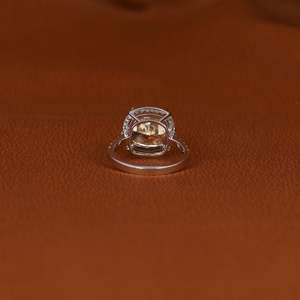 Anillo de Compromiso con Diamante Amarillo de Corte Cojín, Chapado en Oro Sólido de 18 Quilates, con un Glamoroso Anillo con Diamante Cultivado en Laboratorio - Product Image 3
