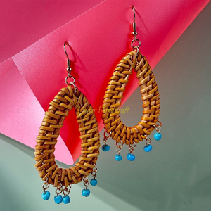 Pendientes huecos geométricos de rafia de ratán hechos a mano para mujer, pendientes colgantes de estilo de vacaciones en la playa de verano al mejor precio de Vietnam - Product Image 4