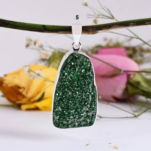 Colgante Artesanal de Plata de Ley 925 con Piedra Preciosa Natural de Uvarovita, Chapado en Oro Amarillo, Joyería Elegante para Ella - Product Image 2