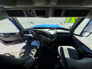 Déstockage gratuit : Condo-slitteur VNL 2021 d'occasion en excellent état, prêt à être expédié porte-à-porte - Product Image 3