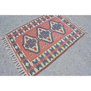 Tapis d'appoint vintage turc 3,7x4,9 pieds, tapis en laine unie rouge et bleu - Product Image 4