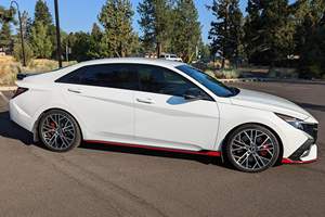 Hyundai Elantra N 2023 Usado, 2500 Millas, Transmisión Manual de 6 Velocidades, Diferencial de Deslizamiento Limitado, Mayormente sin Modificaciones - Product Image 2