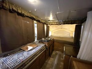 Autocaravana usada F-o-r-e-s-t R-i-v-e-r RV Rock-wood F-r-e-e-d-o-m S-e-r-i-e-s 2560G del 2013, lista para vender - Product Image 3