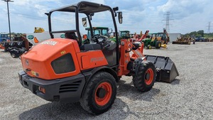Cargadora de ruedas Kubota R530 2018-4,9 Ton-64,4 HP Diesel-Equipo compacto de construcción y manejo de materiales - Product Image 2