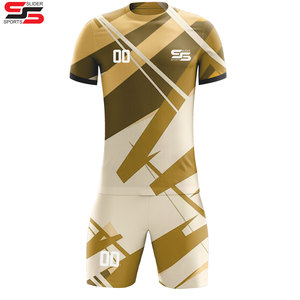 Maillot de football personnalisé de haute qualité, matériau durable, uniforme d'équipe, vêtements de football de qualité supérieure, à des prix abordables avec votre propre équipement - Product Image 1