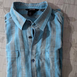 Chemise pour homme légèrement usagée, chemise classique à boutons d'occasion en excellent état - Product Image 1