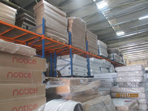 Table de chevet Rihanna au design moderne et minimaliste avec panneau en pin réglable et rembourrage texturé doux - Product Image 4