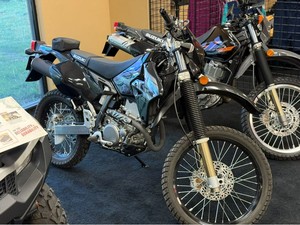 Nouvelle Moto Tout-Terrain DR-Z 400S de Niveau Performance Supérieur - Product Image 5