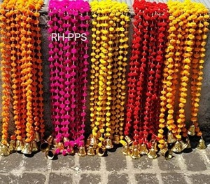 Boda india tradicional colorida decoración escenario telón de fondo Navidad Haldi Mehendi decoración telón de fondo colgante pompón cadena - Product Image 1