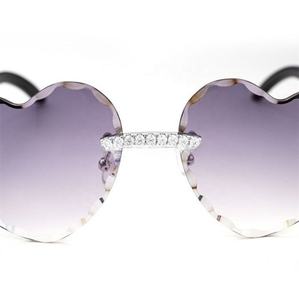 แว่นกันแดดทรงสี่เหลี่ยมยอดนิยมแบรนด์ดังรุ่นใหม่ล่าสุด กรอบลายเสือดำประดับเพชรโมอิสซาไนต์ สำหรับผู้หญิงและผู้ชาย - Product Image 1