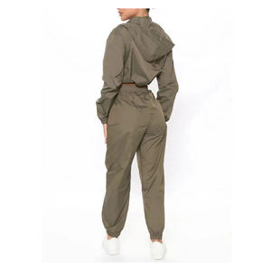 Ensemble de survêtement coupe-vent léger pour femme, veste zippée et pantalon de course et fitness en nylon, style streetwear, collection 2026 - Product Image 5