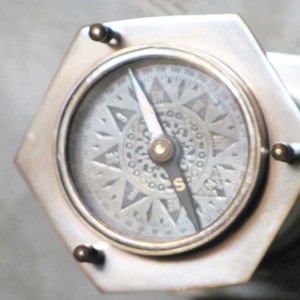 Reloj de arena de 3 minutos antiguo de latón al por mayor, temporizador de arena con brújula, temporizador de cristal de arena, decoración de escritorio para el hogar y la Oficina, artículo de regalo - Product Image 4