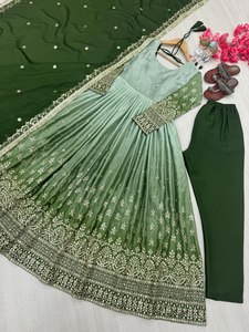 Vestido tradicional sombreado de dos colores verde pastel elegante de diseñador en trabajo de bordado para ocasiones de bodas y fiestas indias pakistaníes - Product Image 3