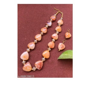 Collier en forme de coeur en résine époxy acrylique avec boucles d'oreilles ensemble plaqué or bijoux de mode accessoires cadeau pour filles et femmes - Product Image 1